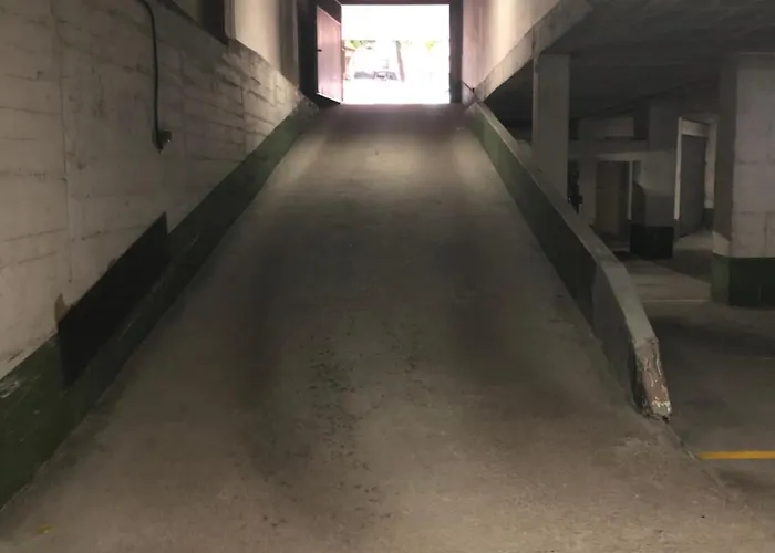 Piso Amplio En Con Parking Vigo